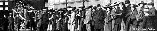 queuing_crop