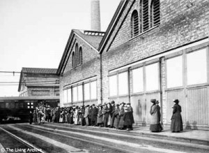 Queuing to visit the Ambulance Train